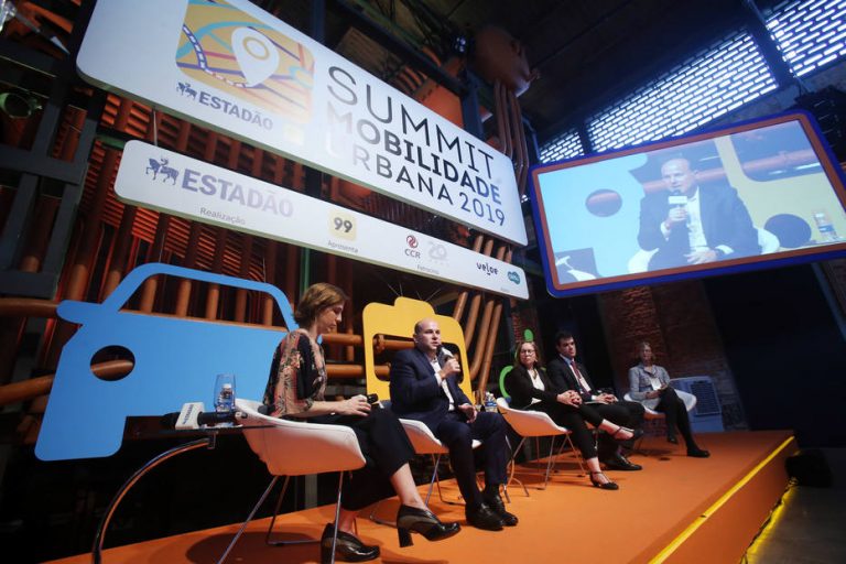 Da e/d Roberto Cláudio prefeito de Fortaleza, Marcela Ferreira, Ilan E. Cuperstein e Danielle Hoppe.