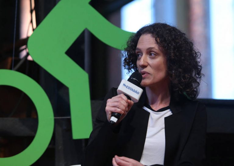 Ana Guerrini, diretora da empresa 99 no evento Mobilidade Summit