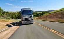 Scania a gás P 280 6x4 mira setor canavieiro; veja o preço - Estradão