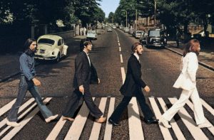 mobilidade ativa - foto dos bealtles atravessando a rua na Abbey Road