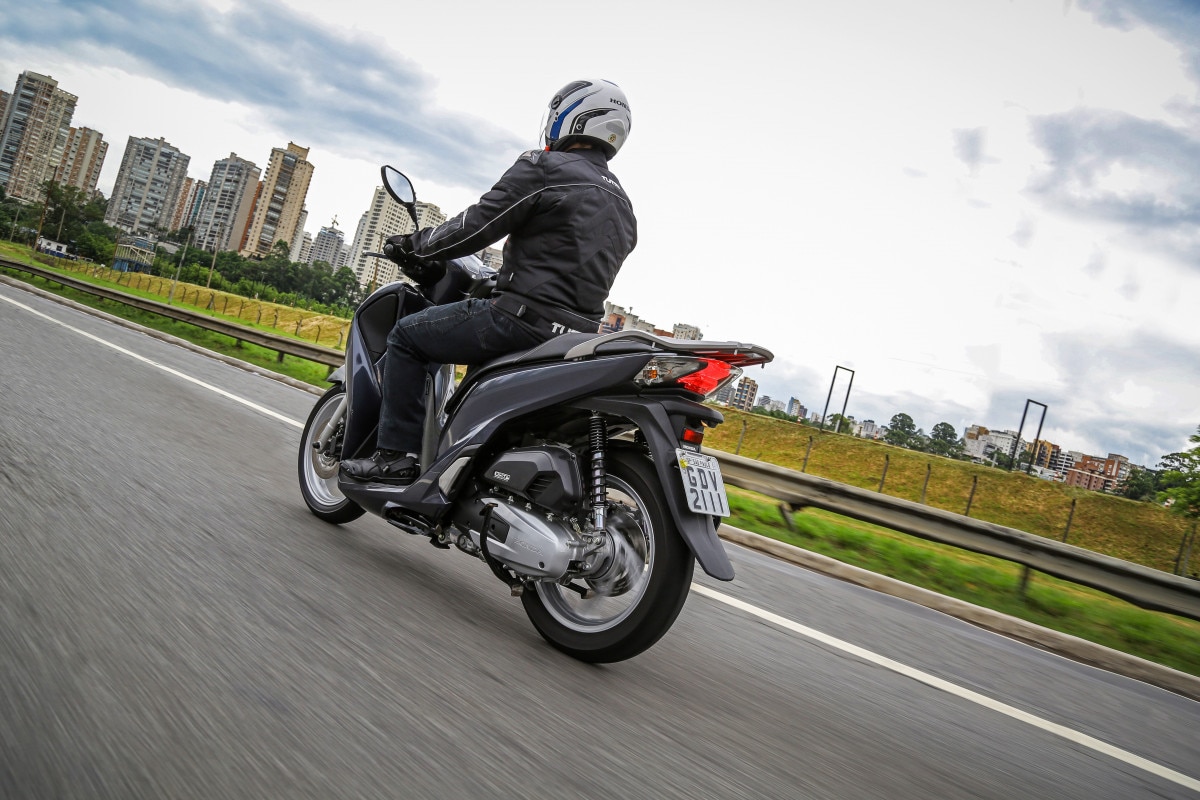 motos de alta cilindrada chamado no grau