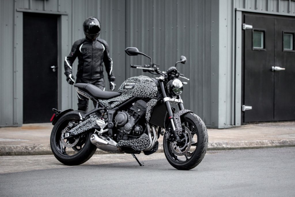 Triumph revela fotos da nova moto naked em fase final de 
