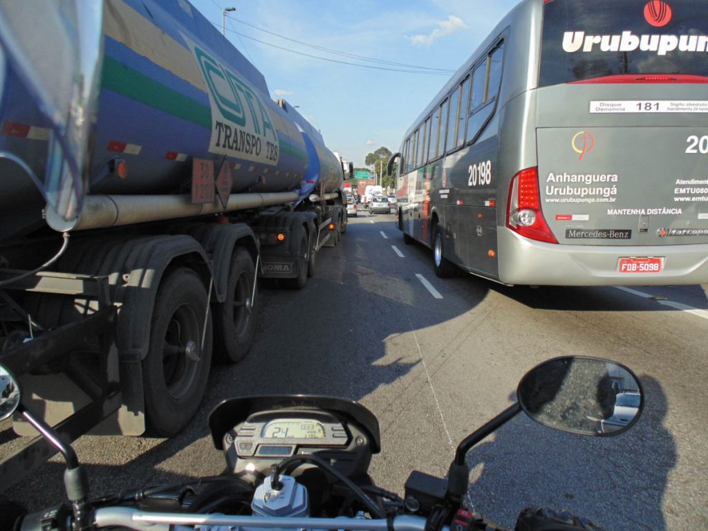 Andar de moto na estrada exige atenção; confira dicas, Mobilidade Estadão
