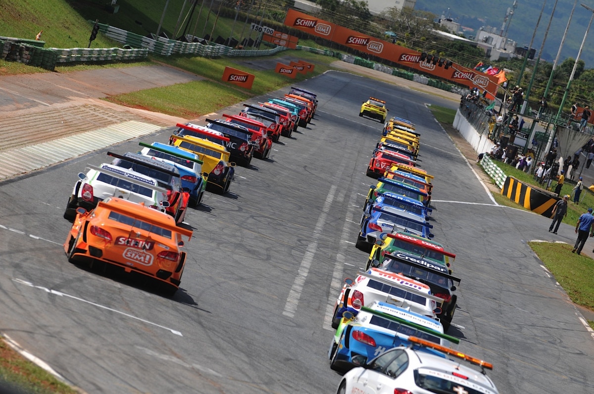 Fórum E-Commerce Brasil estreia em corrida da Stock Car através de parceria  com pilotos - E-Commerce Brasil