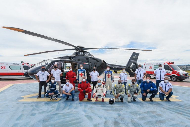 Equipe médica da Stock Car que socorreu piloto em acidente. Foto: Luis França