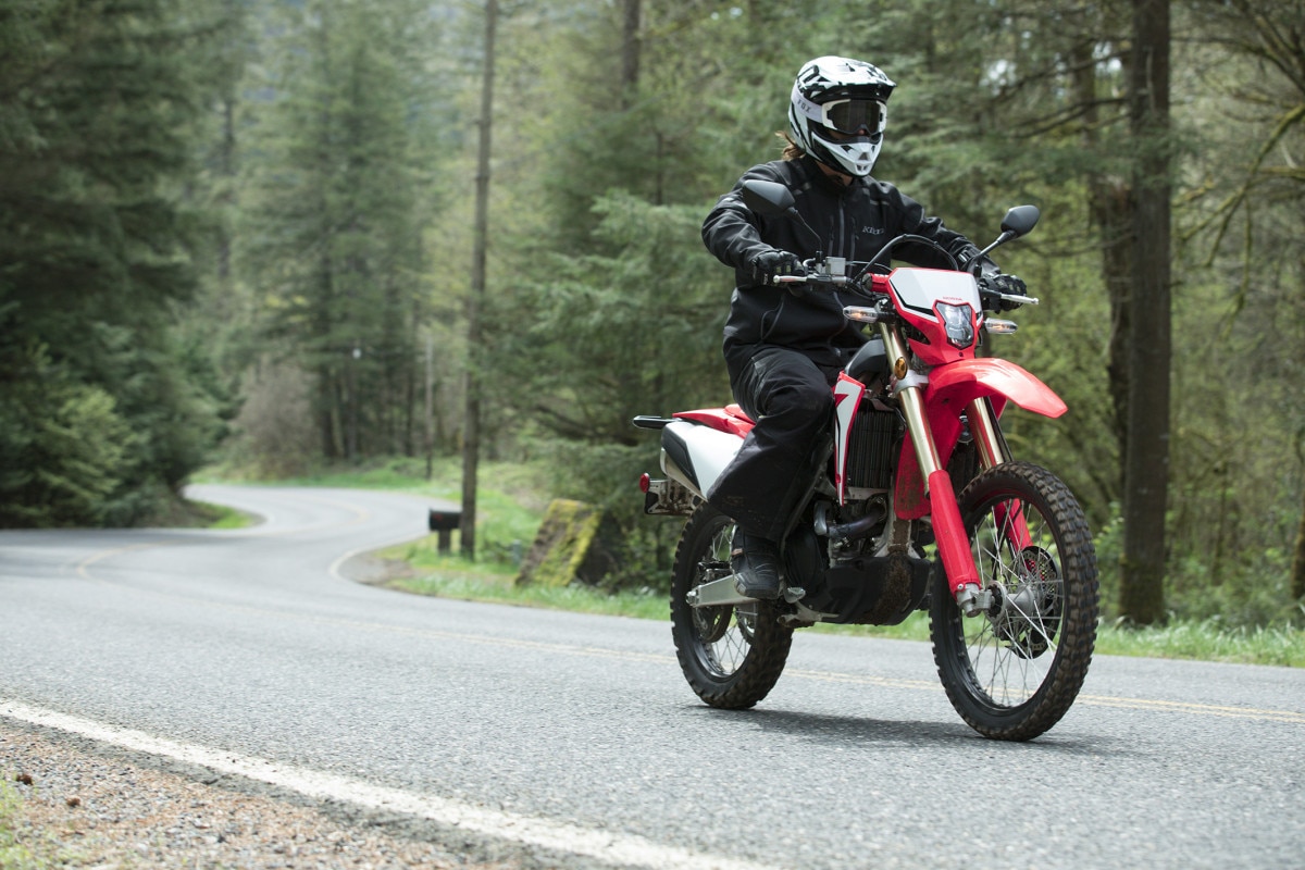 Motos de trilha podem circular em vias públicas?