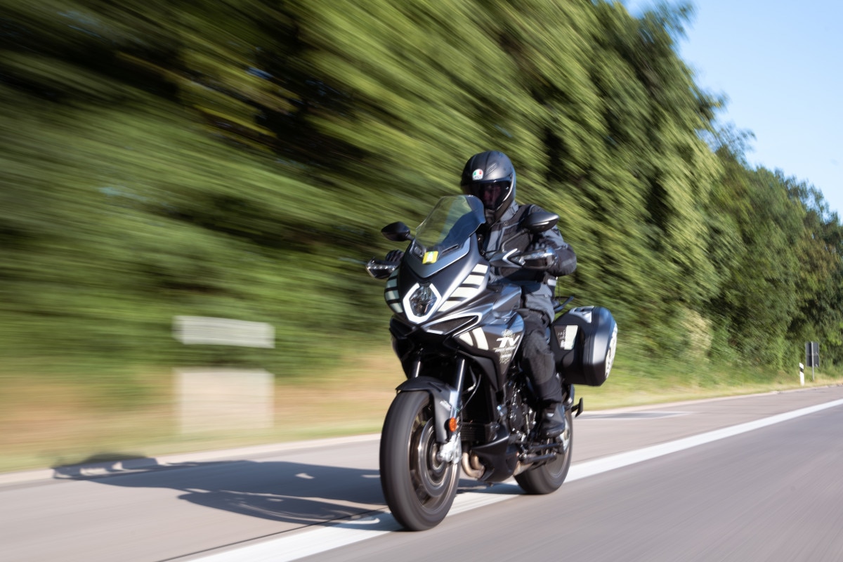 Brasileiro faz forte corrida de recuperação no espanhol de motovelocidade –  MOTOMUNDO