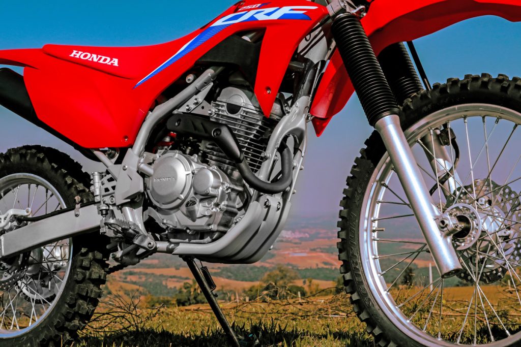 Melhor que CRF e TT-R? Veja a nova moto de trilha barata da MXF