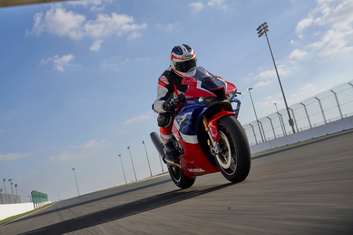 Honda CBR 1000RR-R SP traz tecnologia das pistas para as ruas