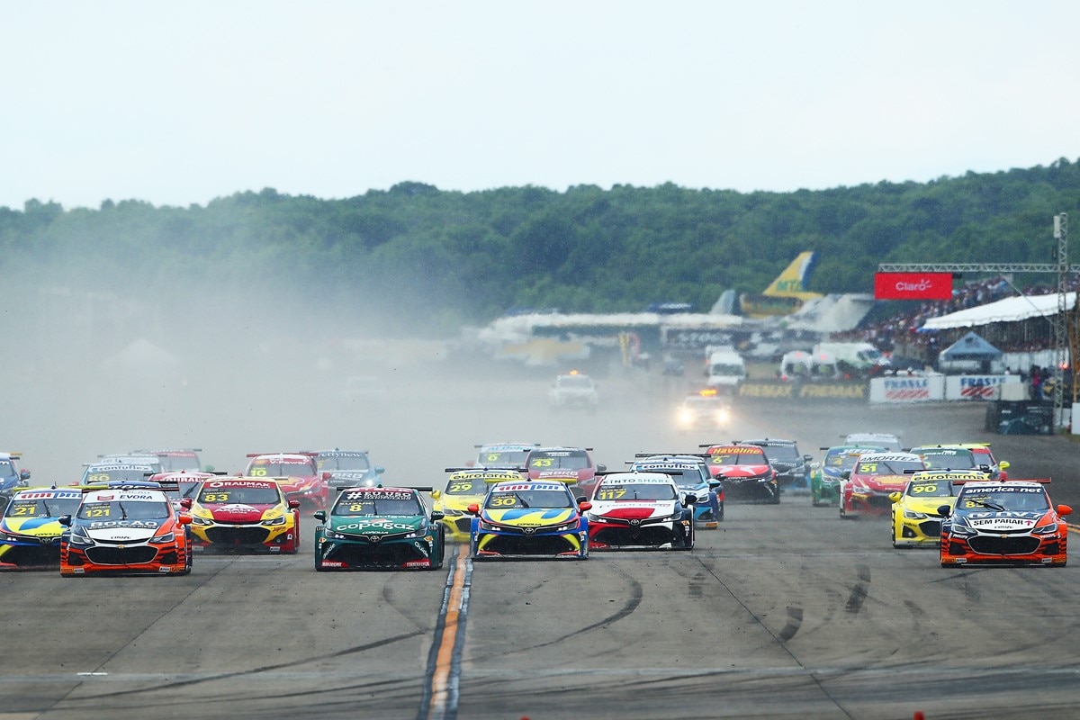 Aeroporto do Galeão se prepara para receber corrida histórica da Stock Car  neste fim de semana - Diário do Rio de Janeiro