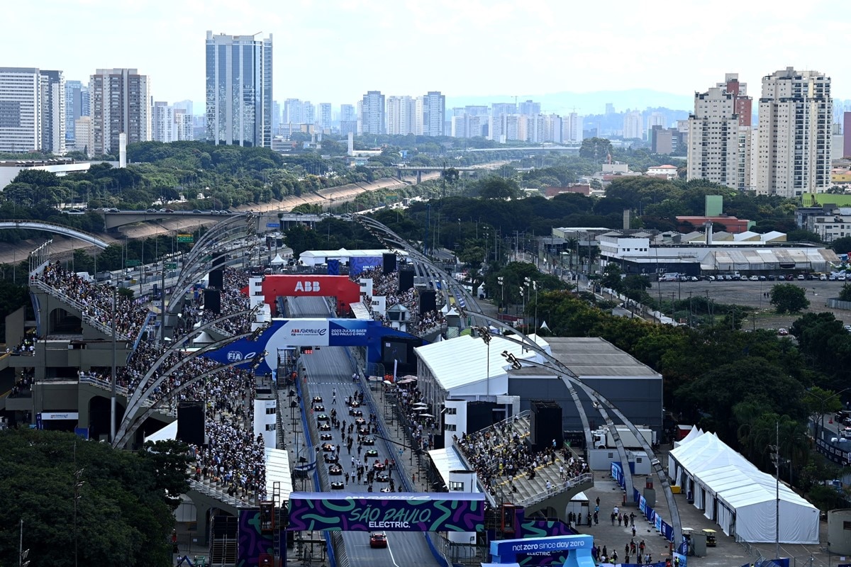 Carro de corrida elétrico está em exposição em SP; veja onde visitá-lo