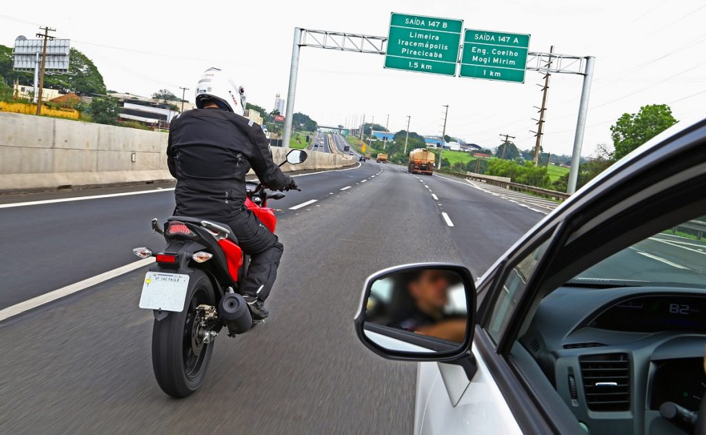 Andar de moto na estrada exige atenção; confira dicas, Mobilidade Estadão