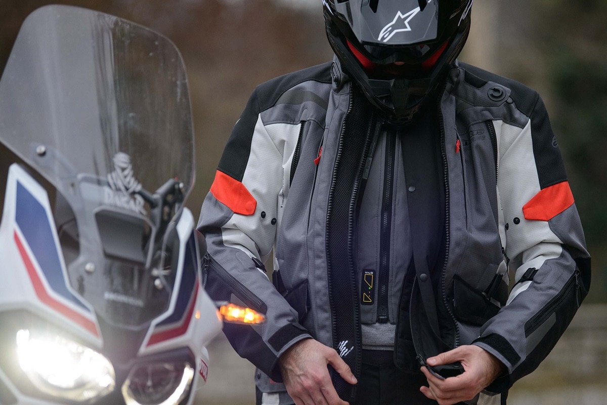 Dez equipamentos essenciais para andar de moto com segurança