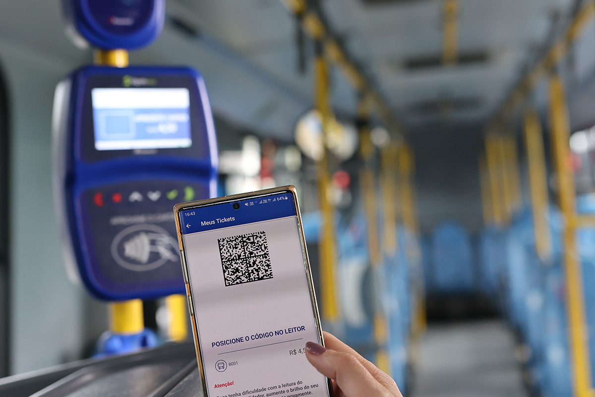 Para reconquistar passageiros, transporte público por ônibus precisa se ...