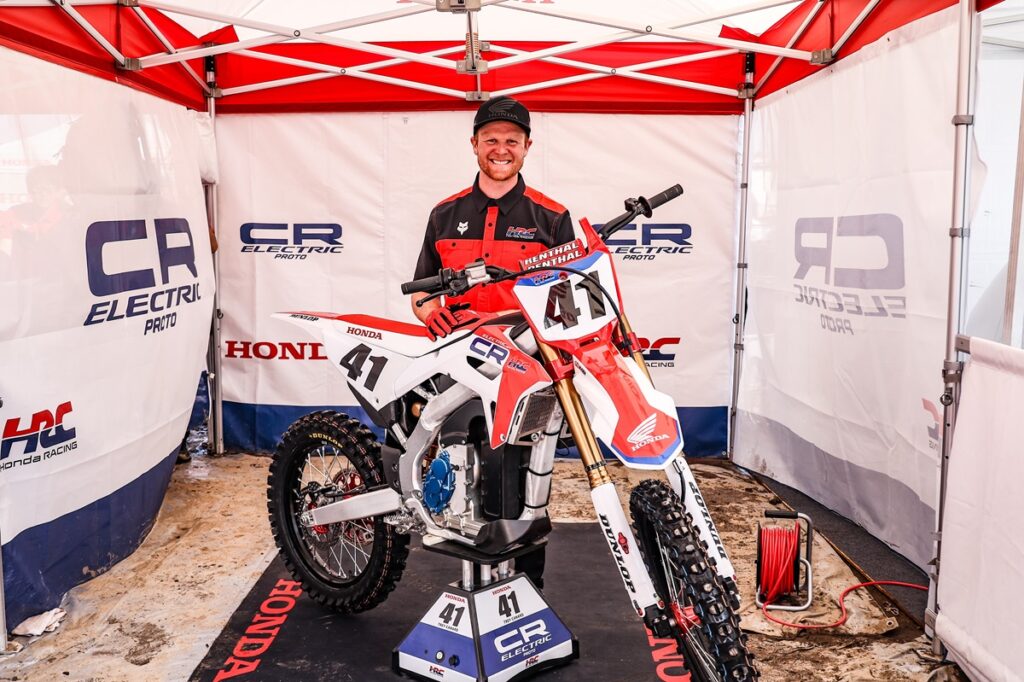 Honda CR elétrica estreia em competições off-road