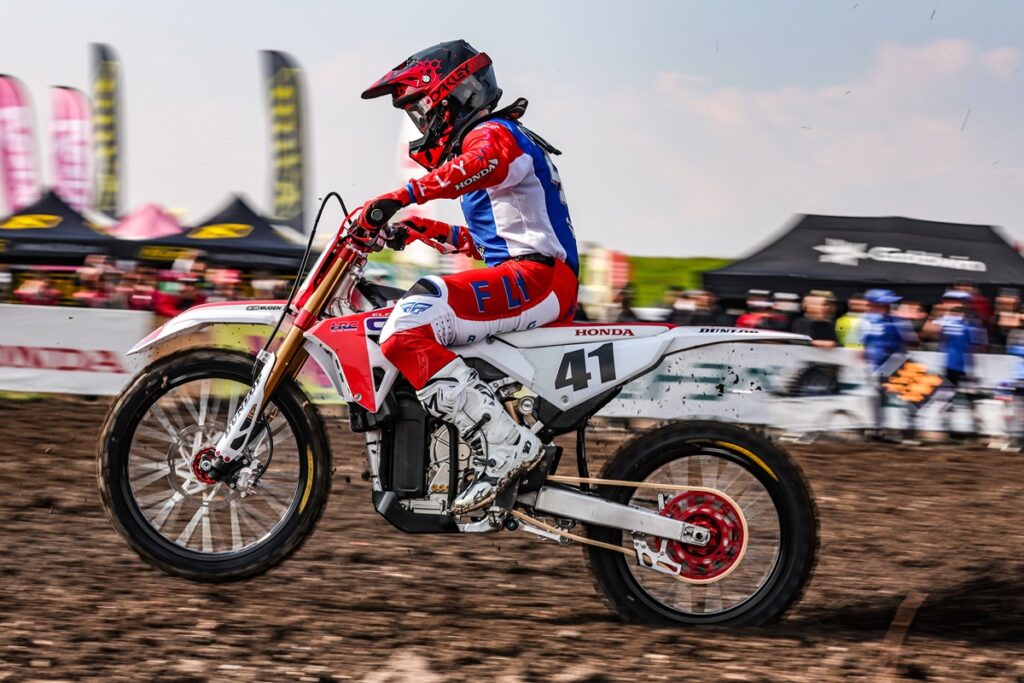 Honda estreia sua moto elétrica nas pistas de motocross com bons resultados, Mobilidade Estadão