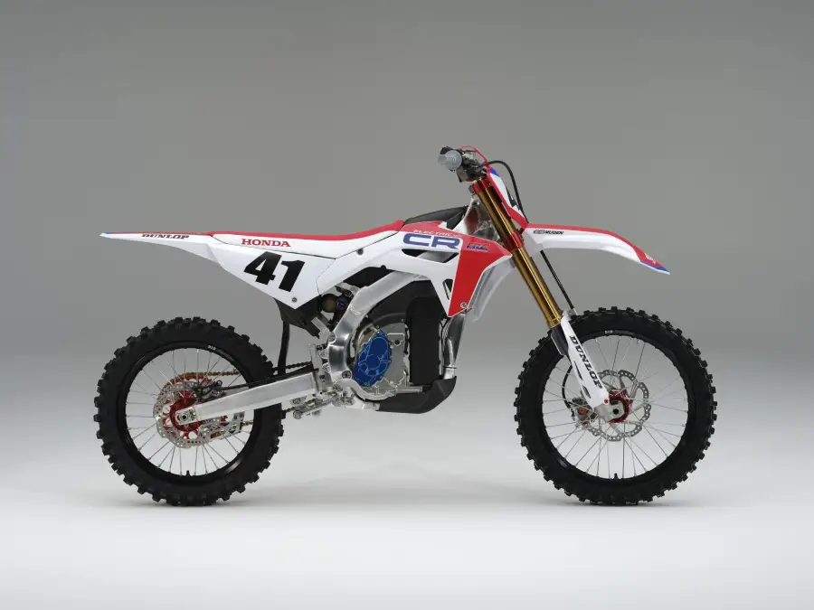 Honda estreia sua moto elétrica nas pistas de motocross com bons