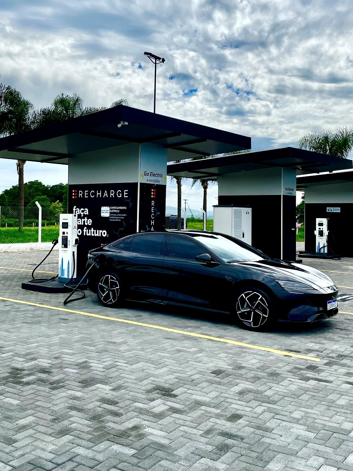 Carro de corrida elétrico está em exposição em SP; veja onde visitá-lo