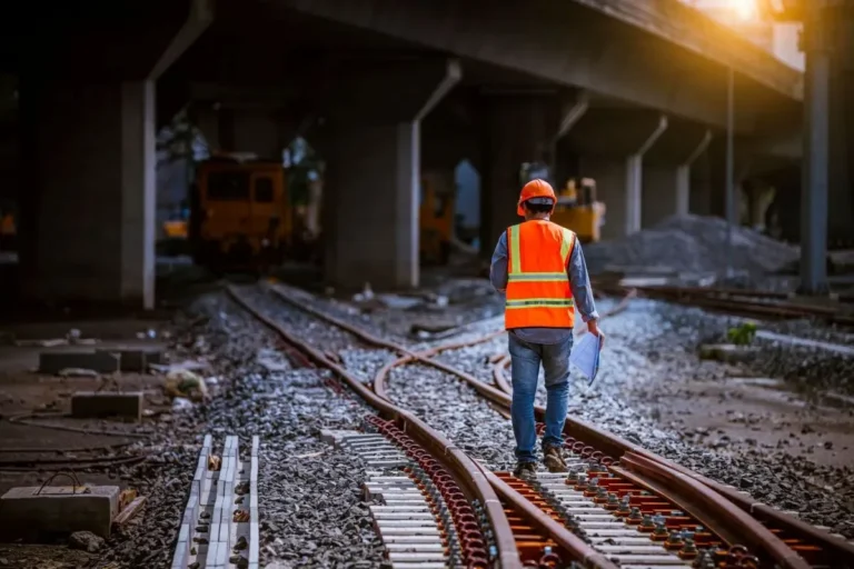 Flambagem nos trilhos devido à ação da dilatação térmica.