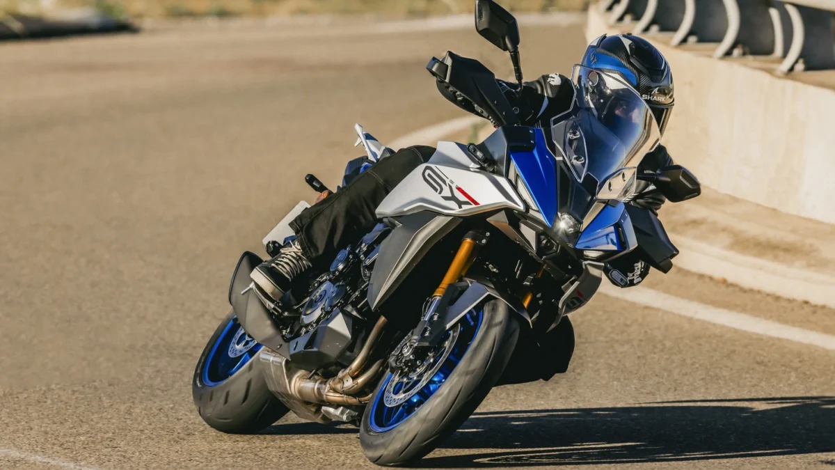 Suzuki apresenta GSX-S1000 GX no Brasil; veja detalhes e preço