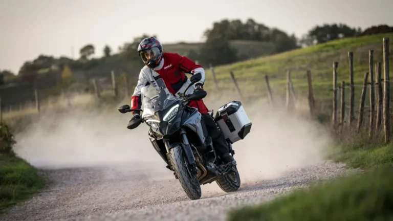 Multistrada V4s: potente bigtrail da Ducati chega ao País